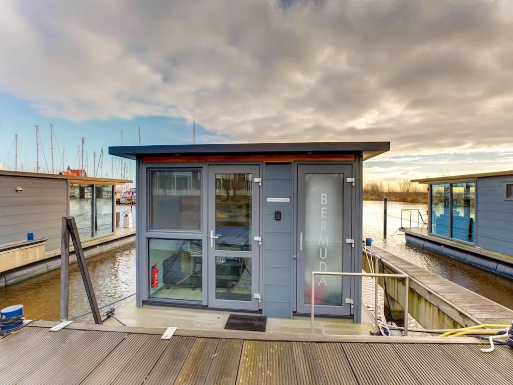 Modern Houseboat In Marina Of Volendam Hotel Ngoại thất bức ảnh