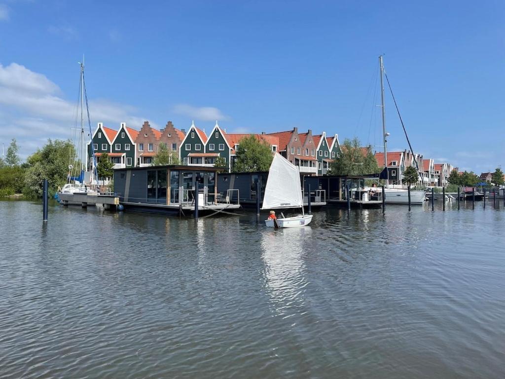 Modern Houseboat In Marina Of Volendam Hotel Ngoại thất bức ảnh